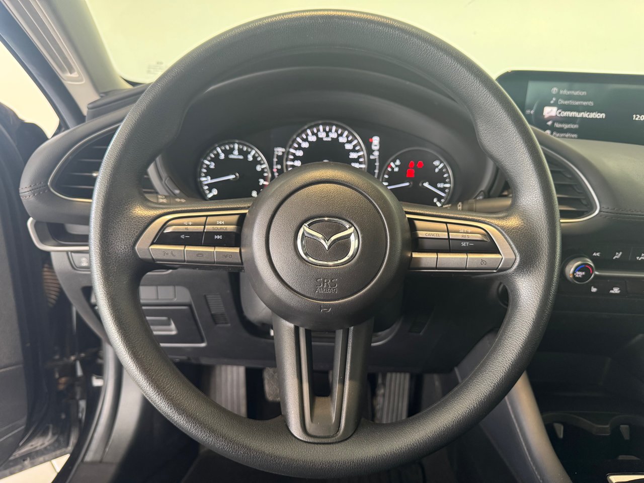 Mazda 3 GX + A/C + CAMERA + BLUETOOTH + WOW +++ 2022