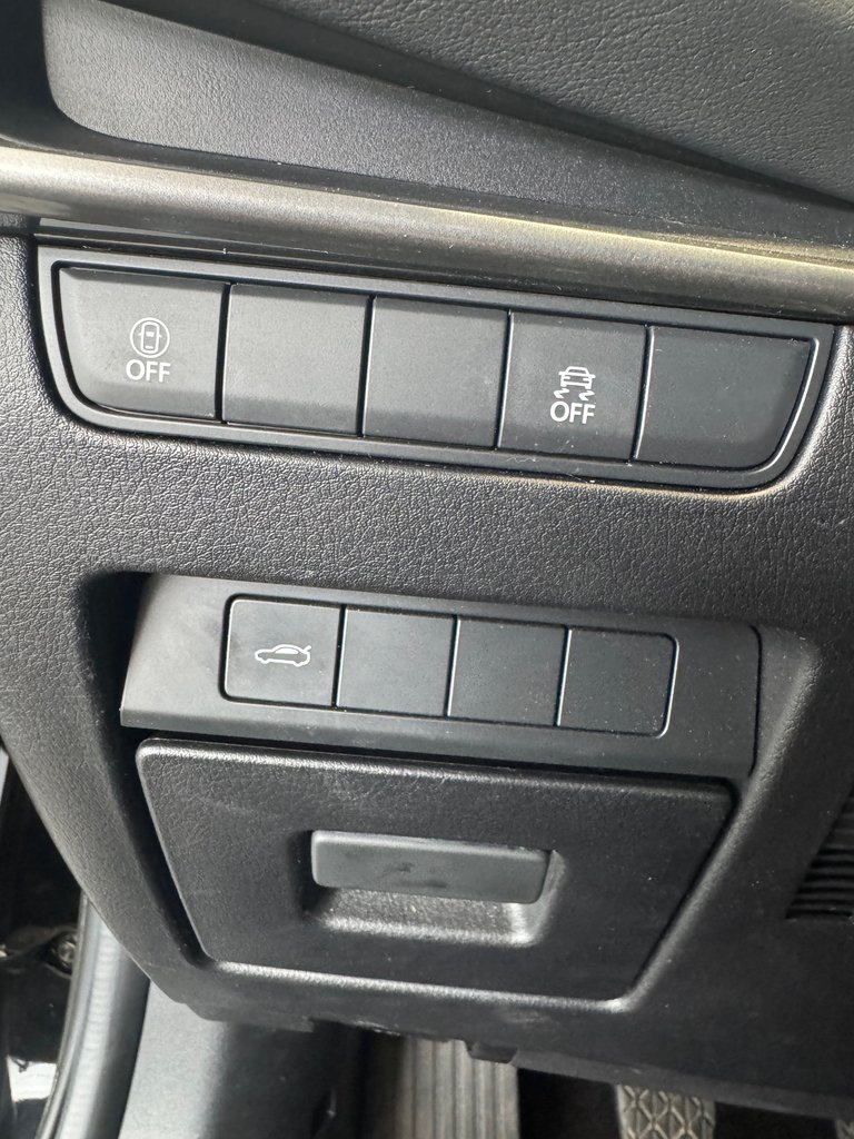 Mazda 3 GX + A/C + CAMERA + BLUETOOTH + WOW +++ 2022