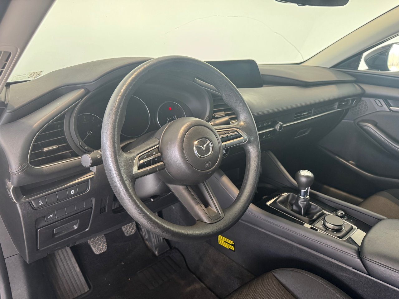 Mazda 3 GX + A/C + CAMERA + BLUETOOTH + WOW +++ 2022