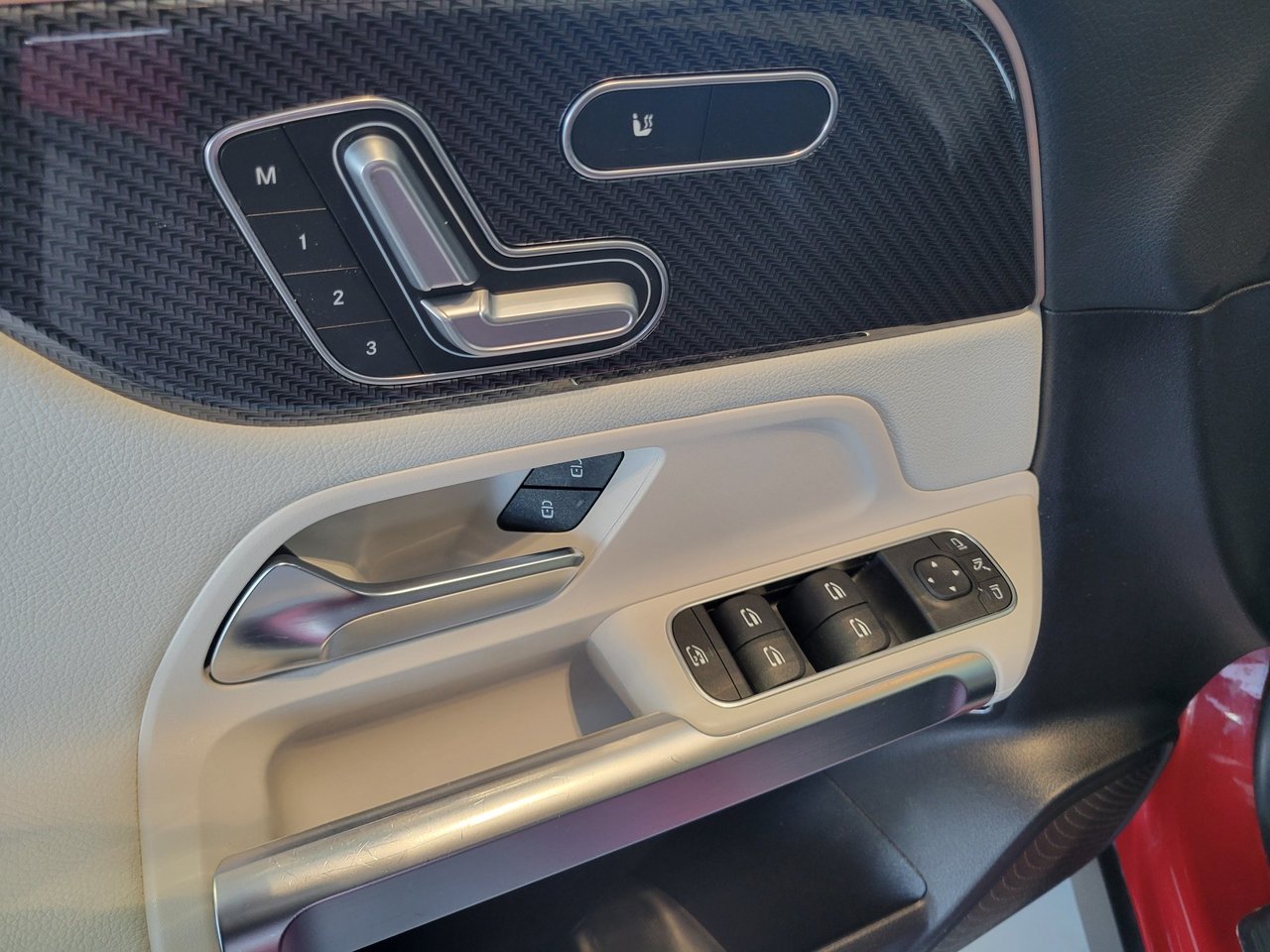 2021 Mercedes-Benz GLB 250 + CUIR + TOIT + AMG + WOW +++