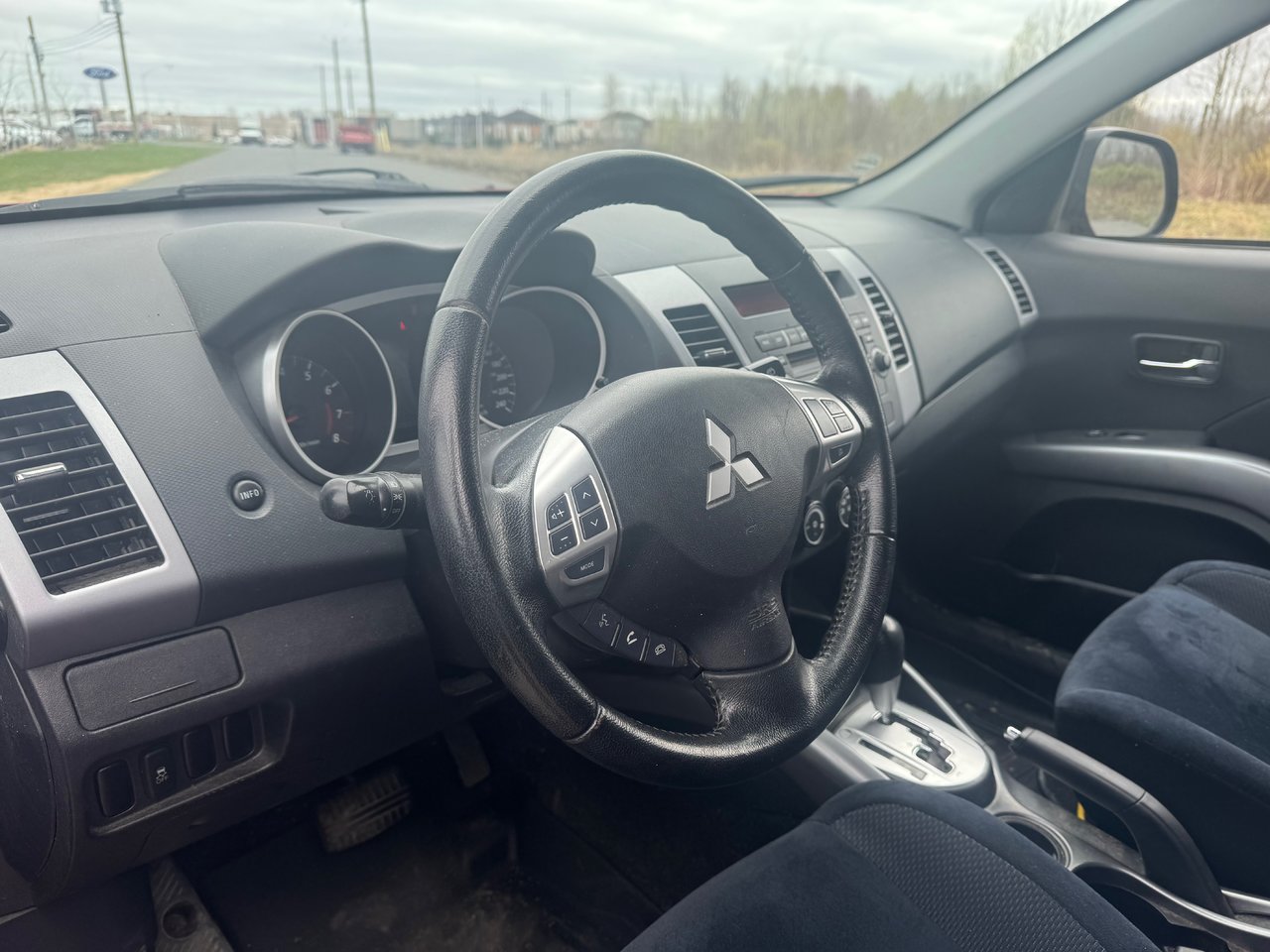 Mitsubishi Outlander ES + CLIMATISATION + SIEGES CHAUFFANTS + MAGS ++++ 2012