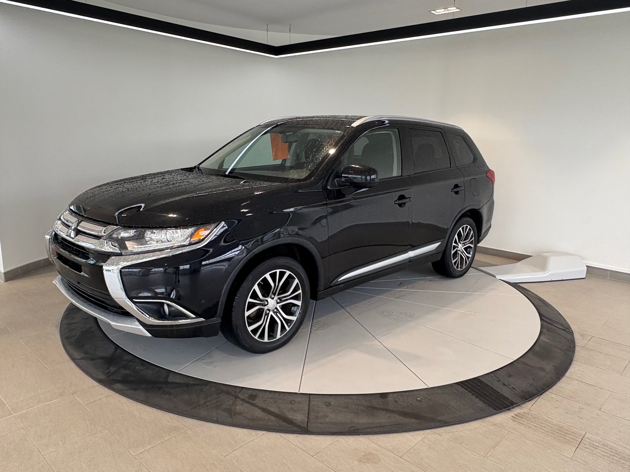 Mitsubishi Outlander ES + TOURING + TOIT + AWC + CAMERA + WOW +++ 2017