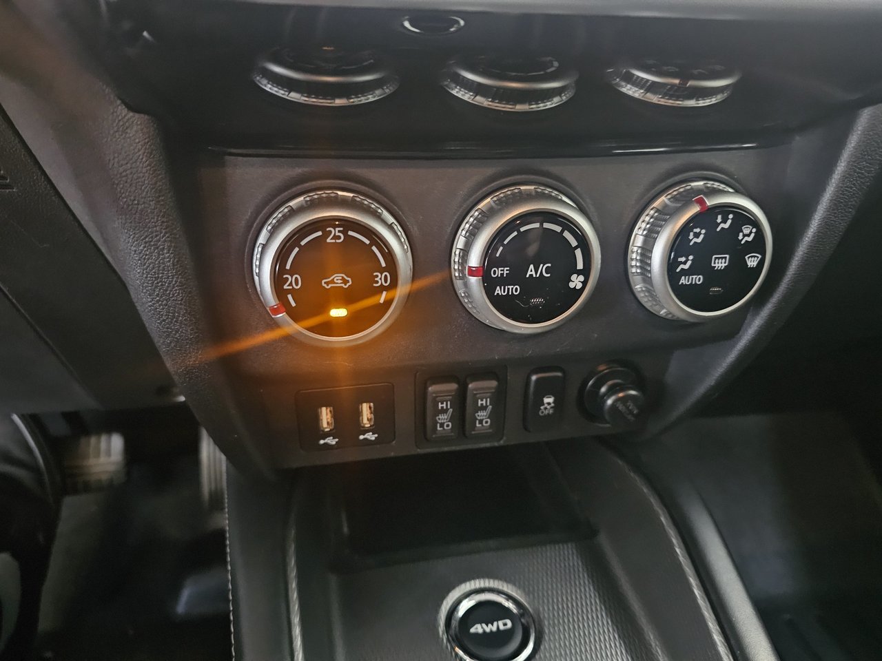 Mitsubishi RVR ES + CAMERA + BAS KM + BLUETOOTH + WOW!+++ 2021