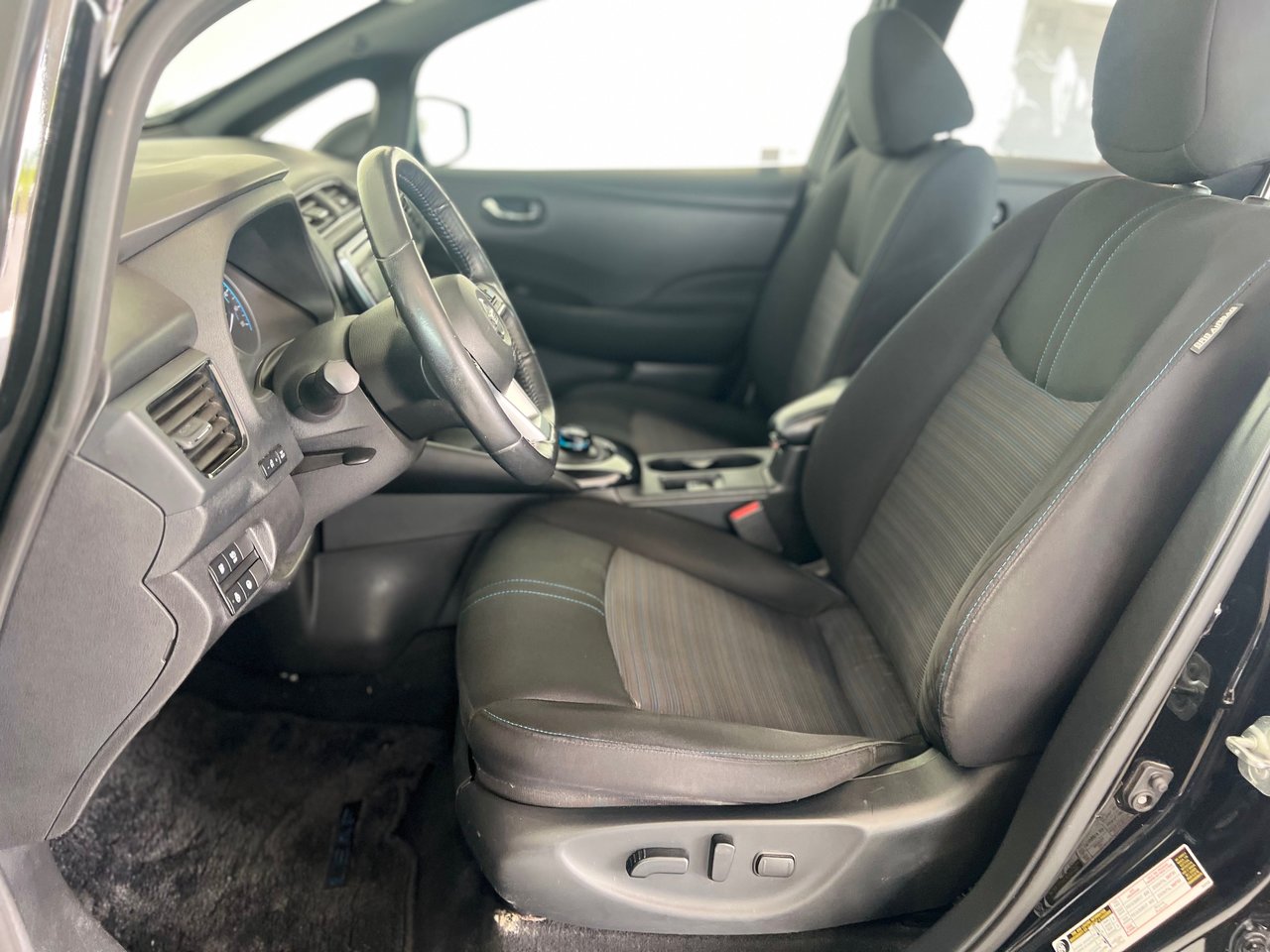 2019 Nissan Leaf SV + CAMERA + CARPLAY + A/C + WOW!+++