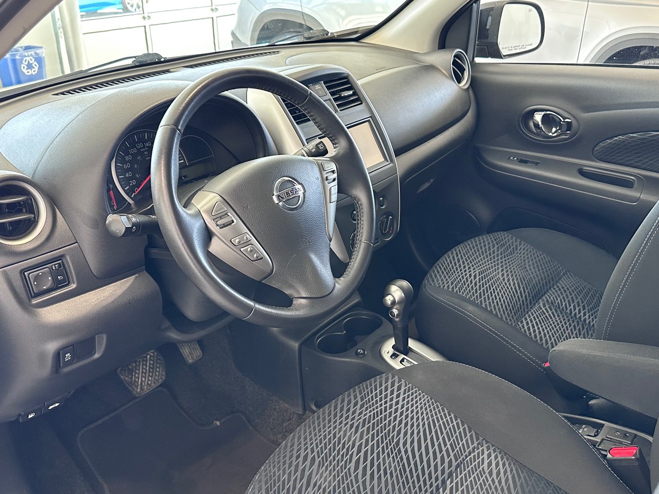 Nissan Micra SR + A/C + CAMERA + BLUETOOTH + WOW ++ 2019