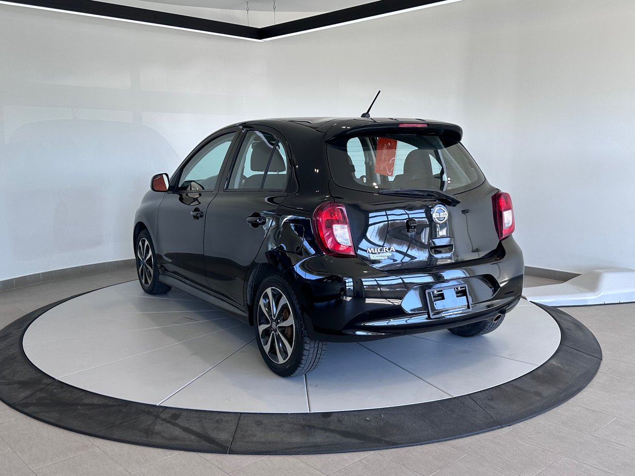Nissan Micra SR + A/C + CAMERA + BLUETOOTH + WOW ++ 2019