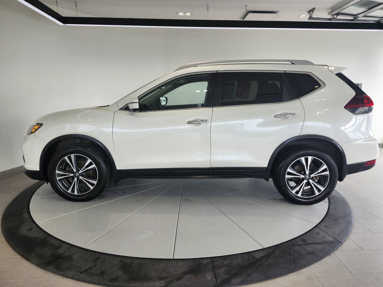 Nissan Rogue SV + AWD + TOIT + A/C + CAMERA + WOW +++ 2020
