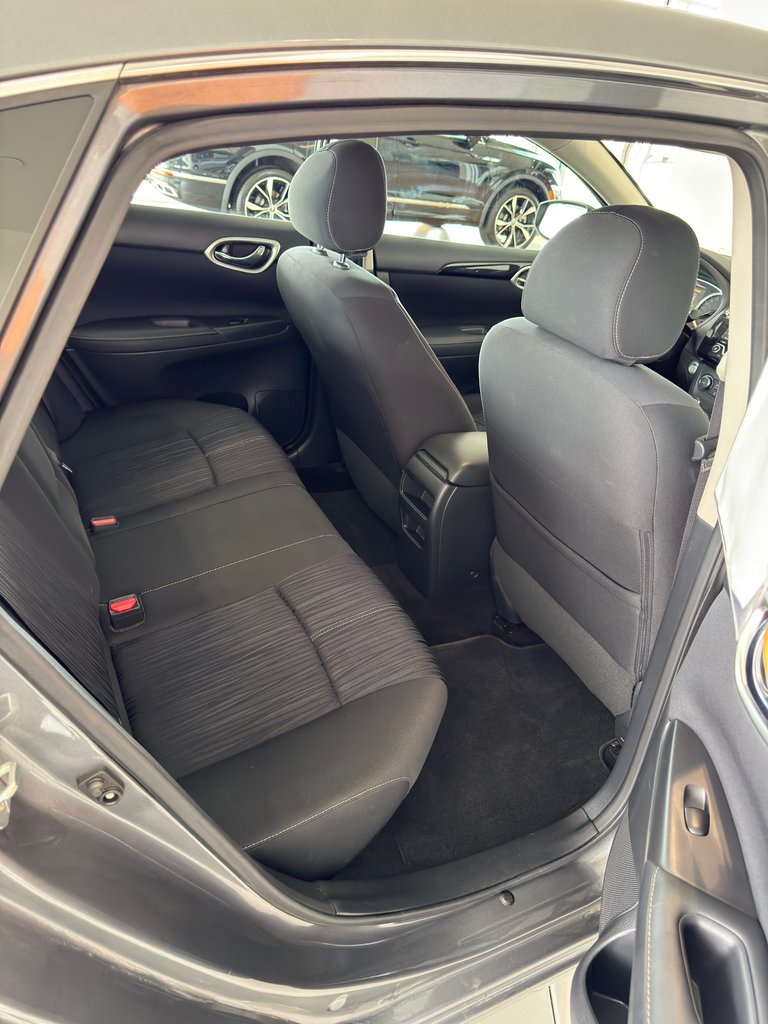 Nissan Sentra SV + TOIT + CAMERA + A/C + BLUETOOTH + WOW ++ 2017