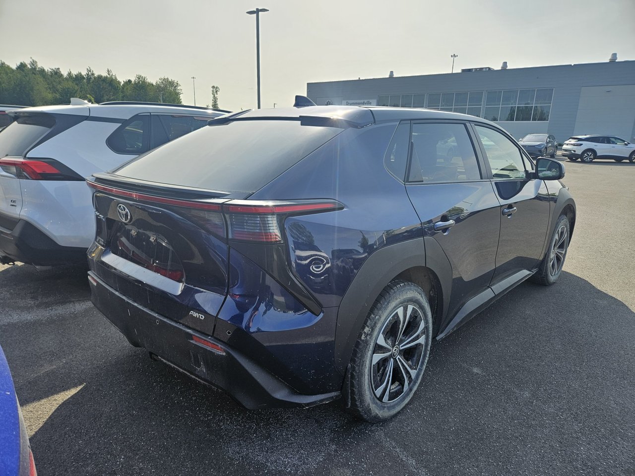 Toyota BZ4X XLE + TOIT + CAMERA + CARPLAY + WOW!++ 2023