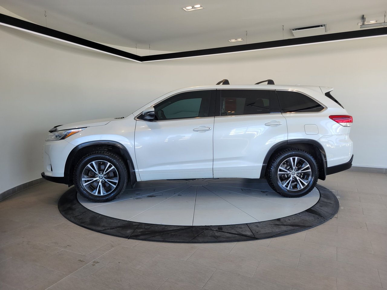Toyota Highlander LE + 7 PASSAGERS + A/C + CAMERA + WOW +++ 2018
