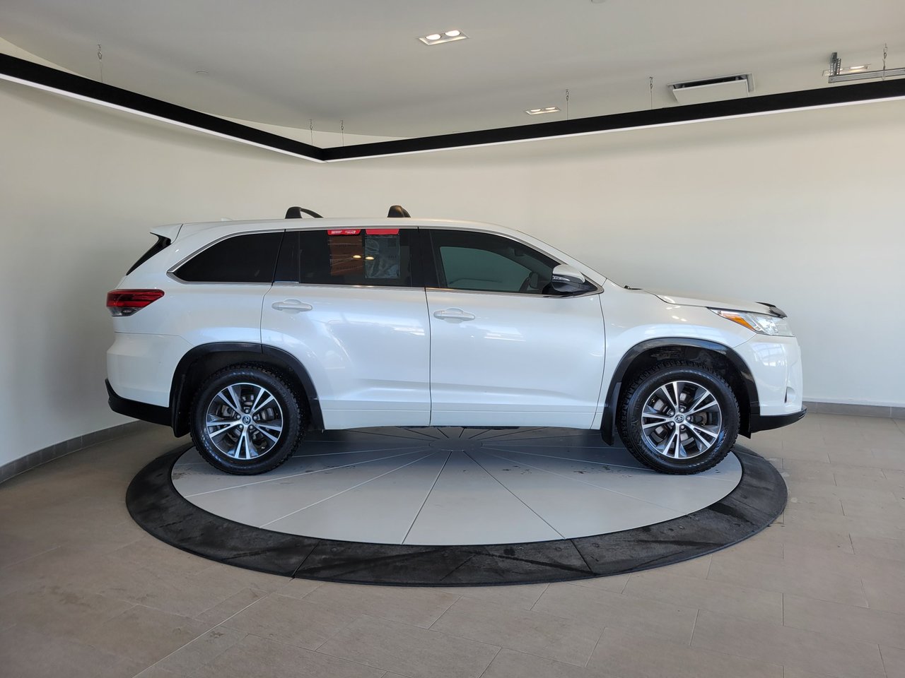 Toyota Highlander LE + 7 PASSAGERS + A/C + CAMERA + WOW +++ 2018