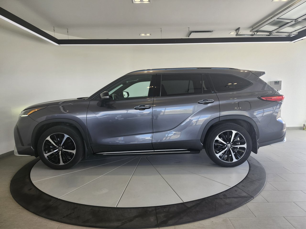 Toyota Highlander XSE + CUIR ROUGE + TOIT + CARPLAY + A/C + RARE +++ 2021