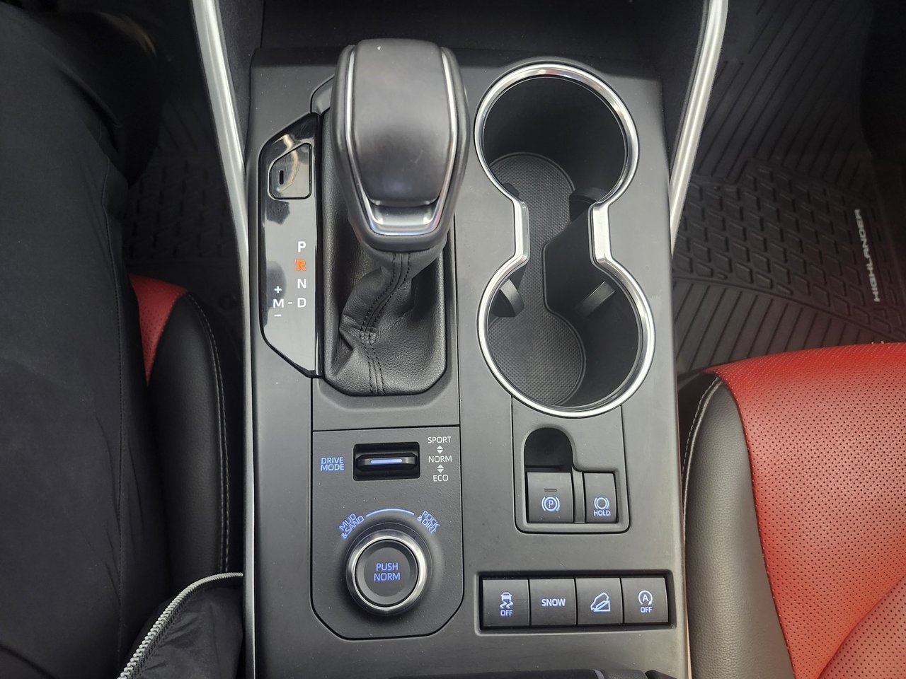 Toyota Highlander XSE + CUIR ROUGE + TOIT + CARPLAY + A/C + RARE +++ 2021