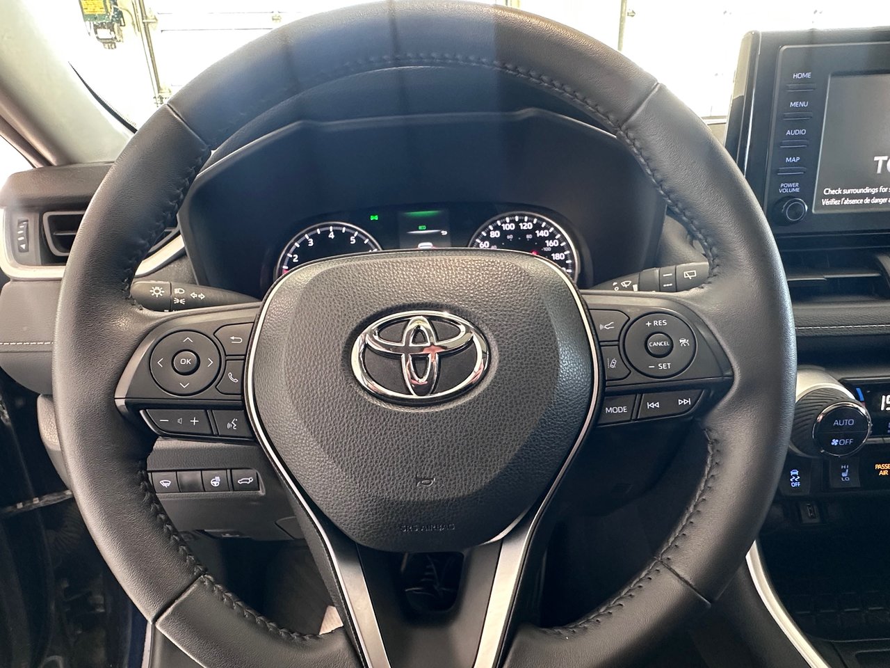 Toyota RAV4 XLE + AC + CARPLAY + CAMÉRA + TOIT OUVRANT ++ WOW 2022