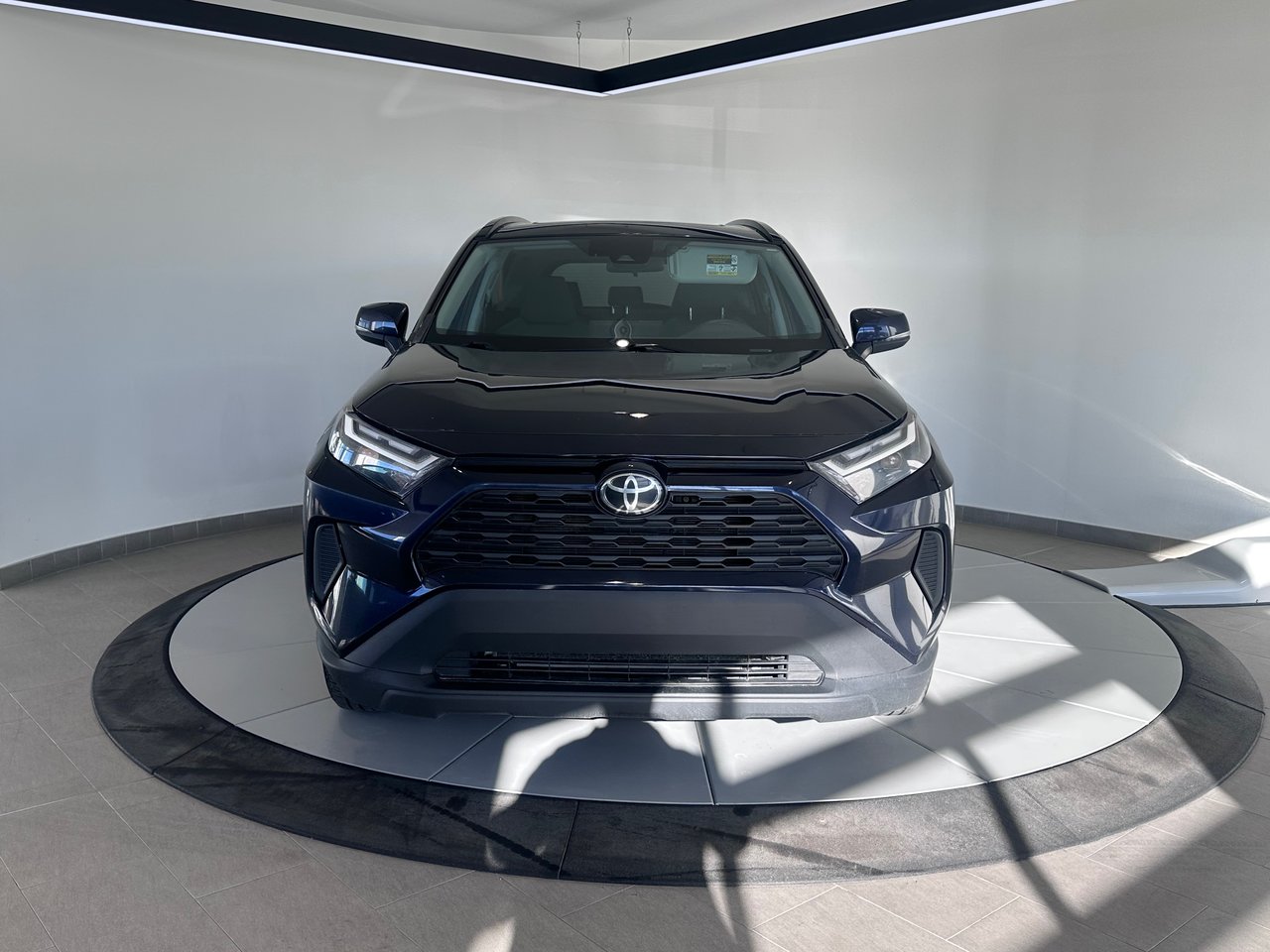 Toyota RAV4 XLE + AC + CARPLAY + CAMÉRA + TOIT OUVRANT ++ WOW 2022
