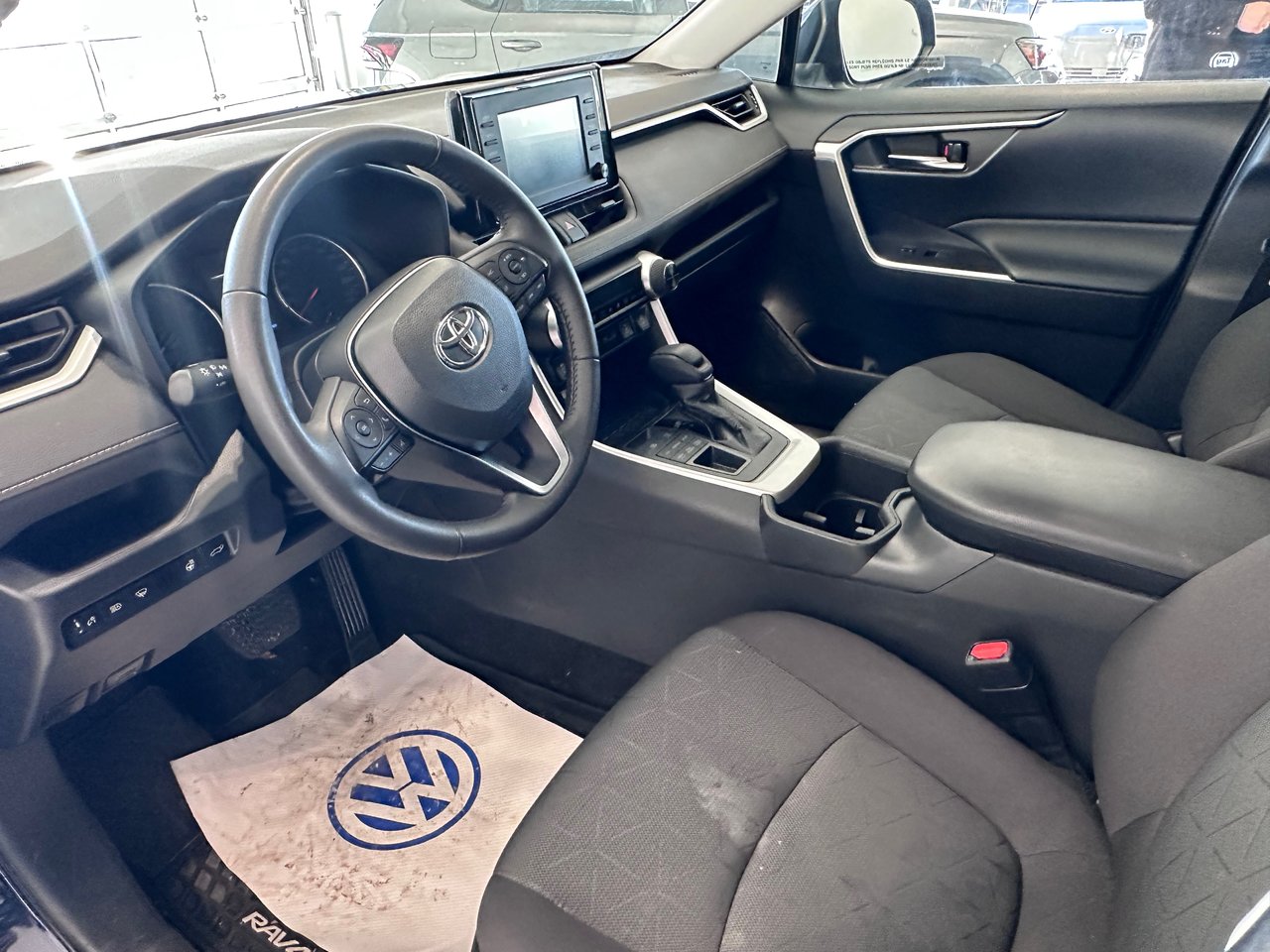 Toyota RAV4 XLE + AC + CARPLAY + CAMÉRA + TOIT OUVRANT ++ WOW 2022