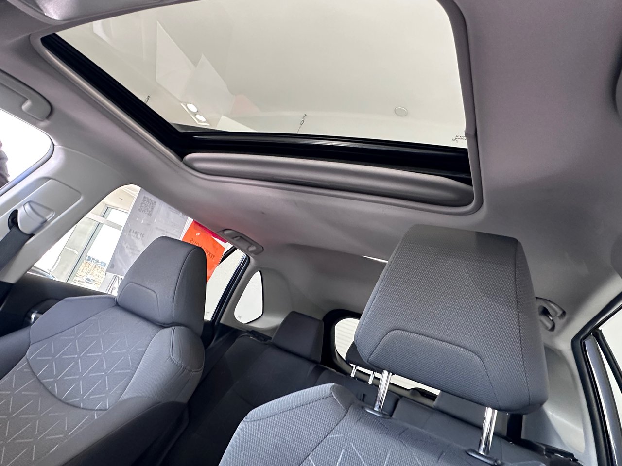 Toyota RAV4 XLE + AC + CARPLAY + CAMÉRA + TOIT OUVRANT ++ WOW 2022