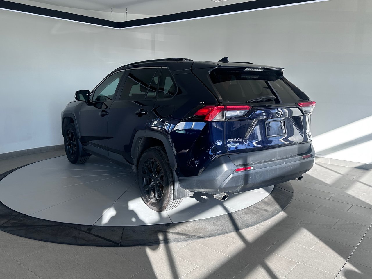 Toyota RAV4 XLE + AC + CARPLAY + CAMÉRA + TOIT OUVRANT ++ WOW 2022