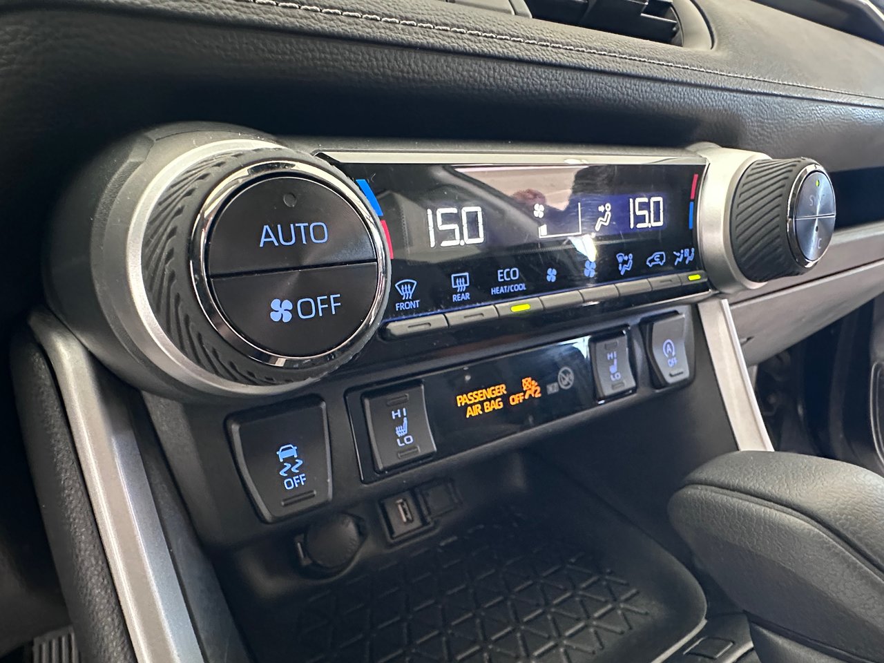 Toyota RAV4 XLE + AC + CARPLAY + CAMÉRA + TOIT OUVRANT ++ WOW 2022