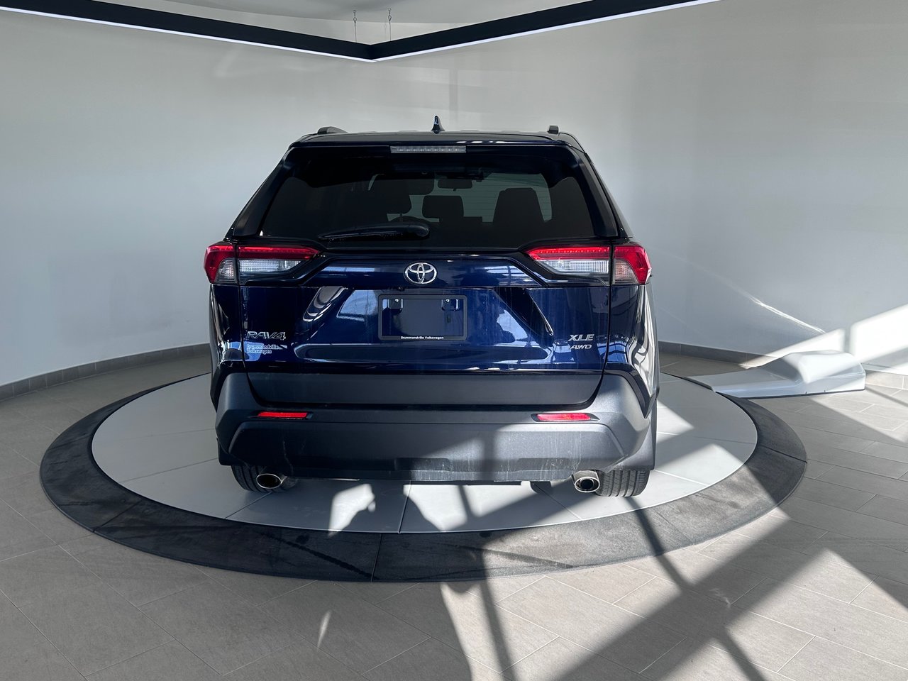 Toyota RAV4 XLE + AC + CARPLAY + CAMÉRA + TOIT OUVRANT ++ WOW 2022