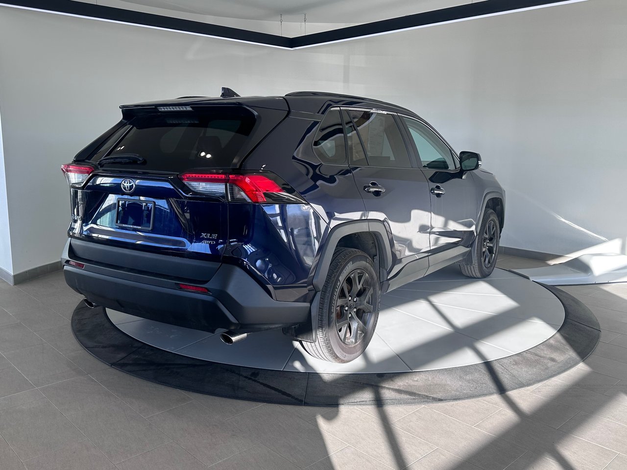 Toyota RAV4 XLE + AC + CARPLAY + CAMÉRA + TOIT OUVRANT ++ WOW 2022
