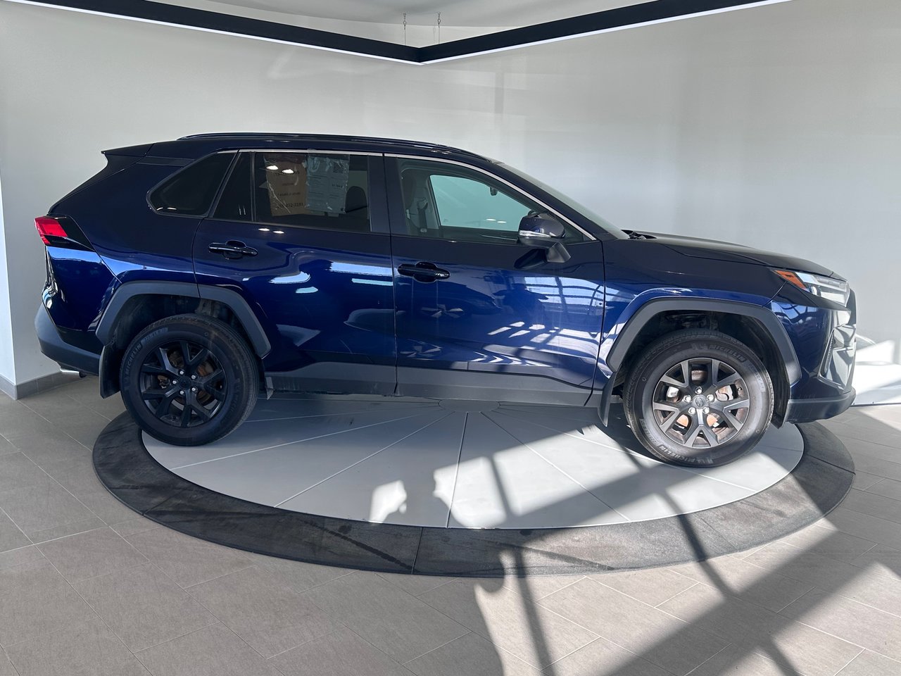 Toyota RAV4 XLE + AC + CARPLAY + CAMÉRA + TOIT OUVRANT ++ WOW 2022