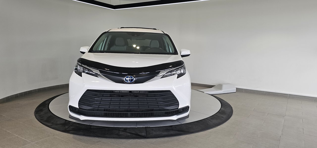 Toyota Sienna LE + AWD + 8 PASSAGERS + CAMERA + BAS KM + WOW +++ 2024