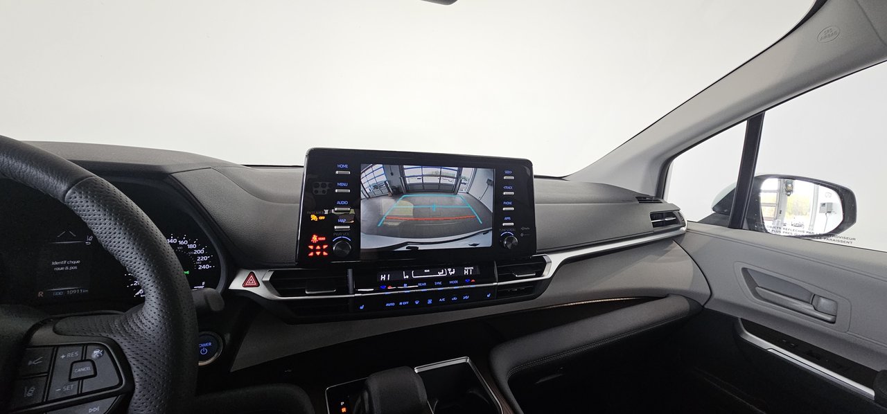 Toyota Sienna LE + AWD + 8 PASSAGERS + CAMERA + BAS KM + WOW +++ 2024