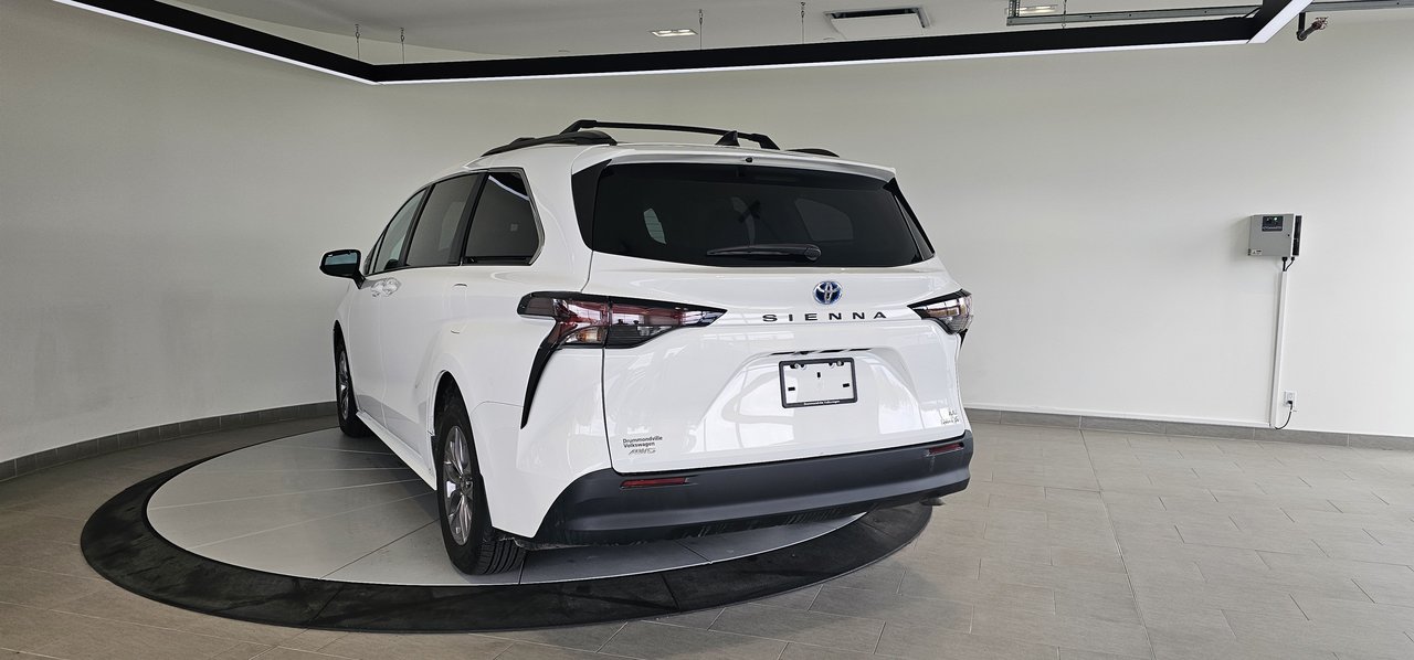 Toyota Sienna LE + AWD + 8 PASSAGERS + CAMERA + BAS KM + WOW +++ 2024