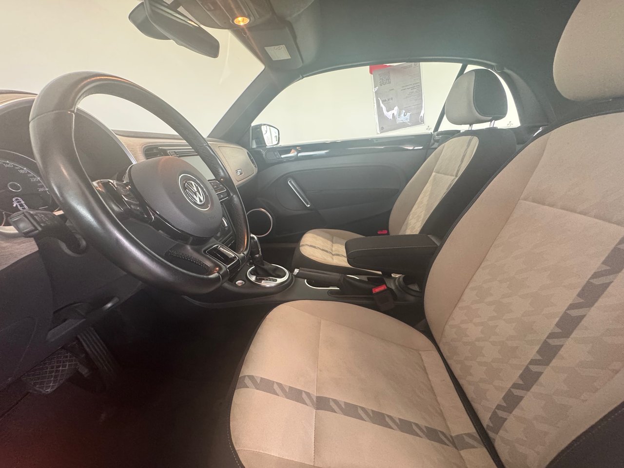 Volkswagen Beetle Convertible A/C + BLUETOOTH + CAMERA + WOW ! +++ 2018
