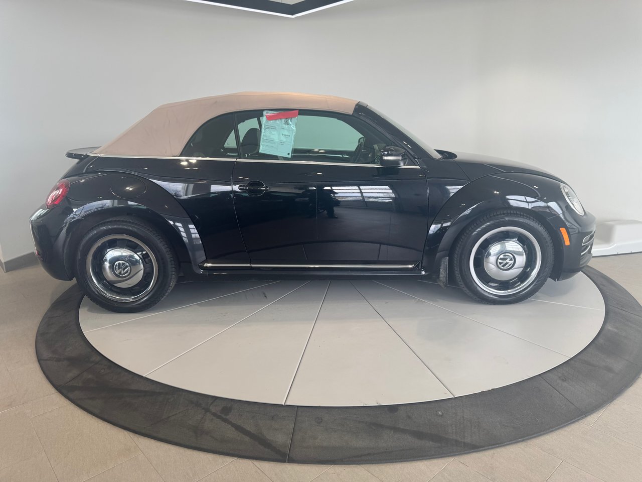 Volkswagen Beetle Convertible A/C + BLUETOOTH + CAMERA + WOW ! +++ 2018