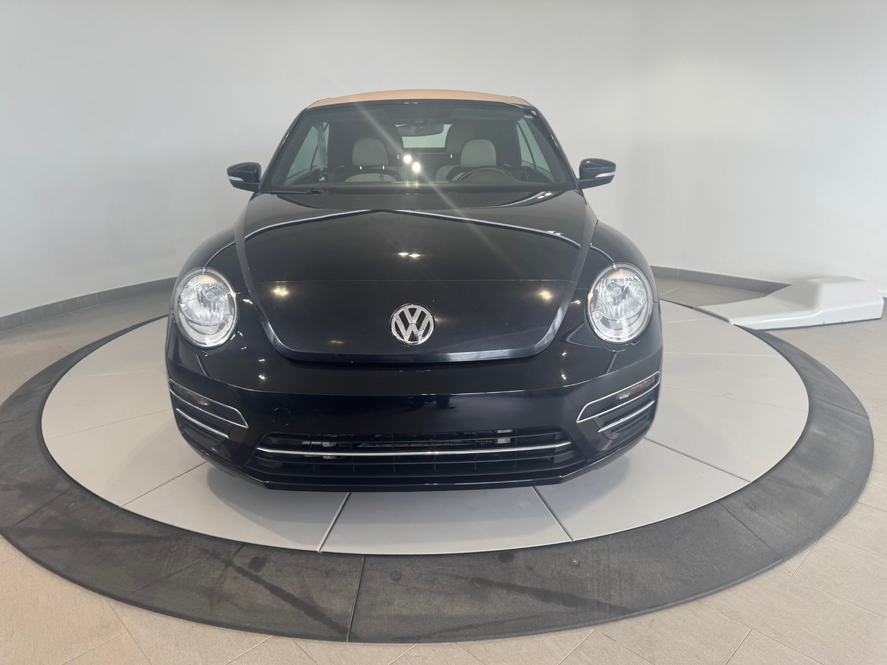 Volkswagen Beetle Convertible A/C + BLUETOOTH + CAMERA + WOW ! +++ 2018