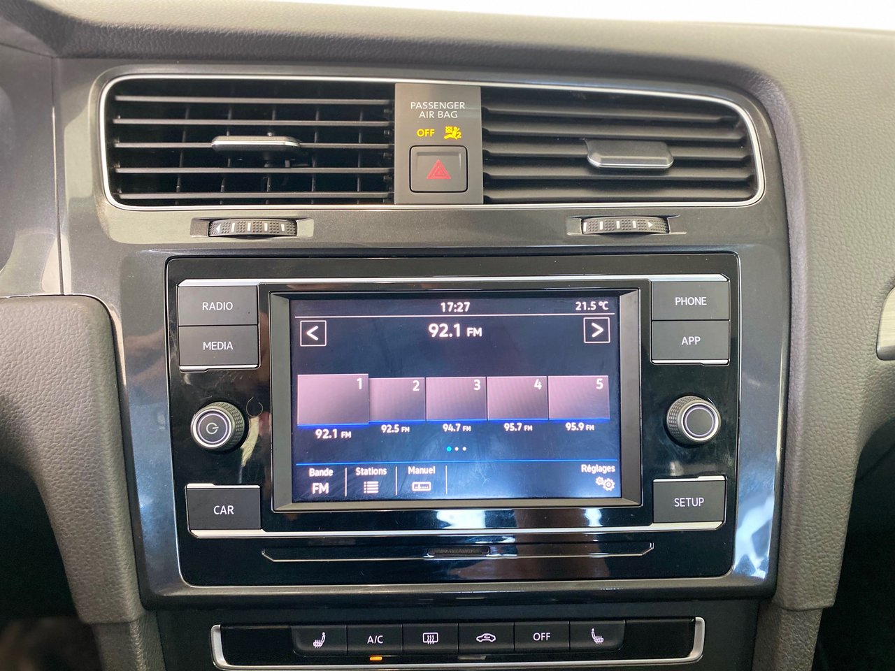 Volkswagen Golf COMFORTLINE + A/C + CARPLAY + CAMERA + BAS KM +++ 2019