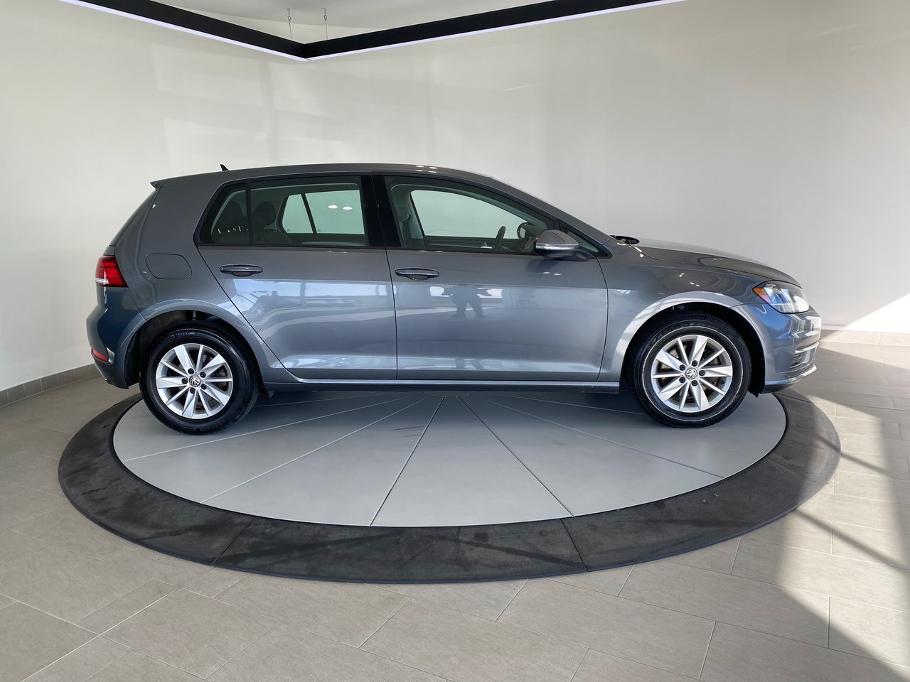 Volkswagen Golf COMFORTLINE + A/C + CARPLAY + CAMERA + BAS KM +++ 2019