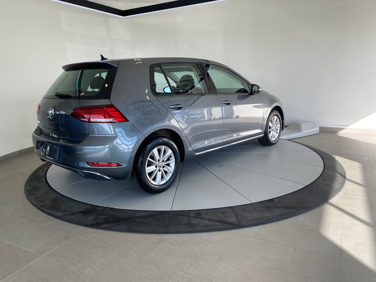Volkswagen Golf COMFORTLINE + A/C + CARPLAY + CAMERA + BAS KM +++ 2019