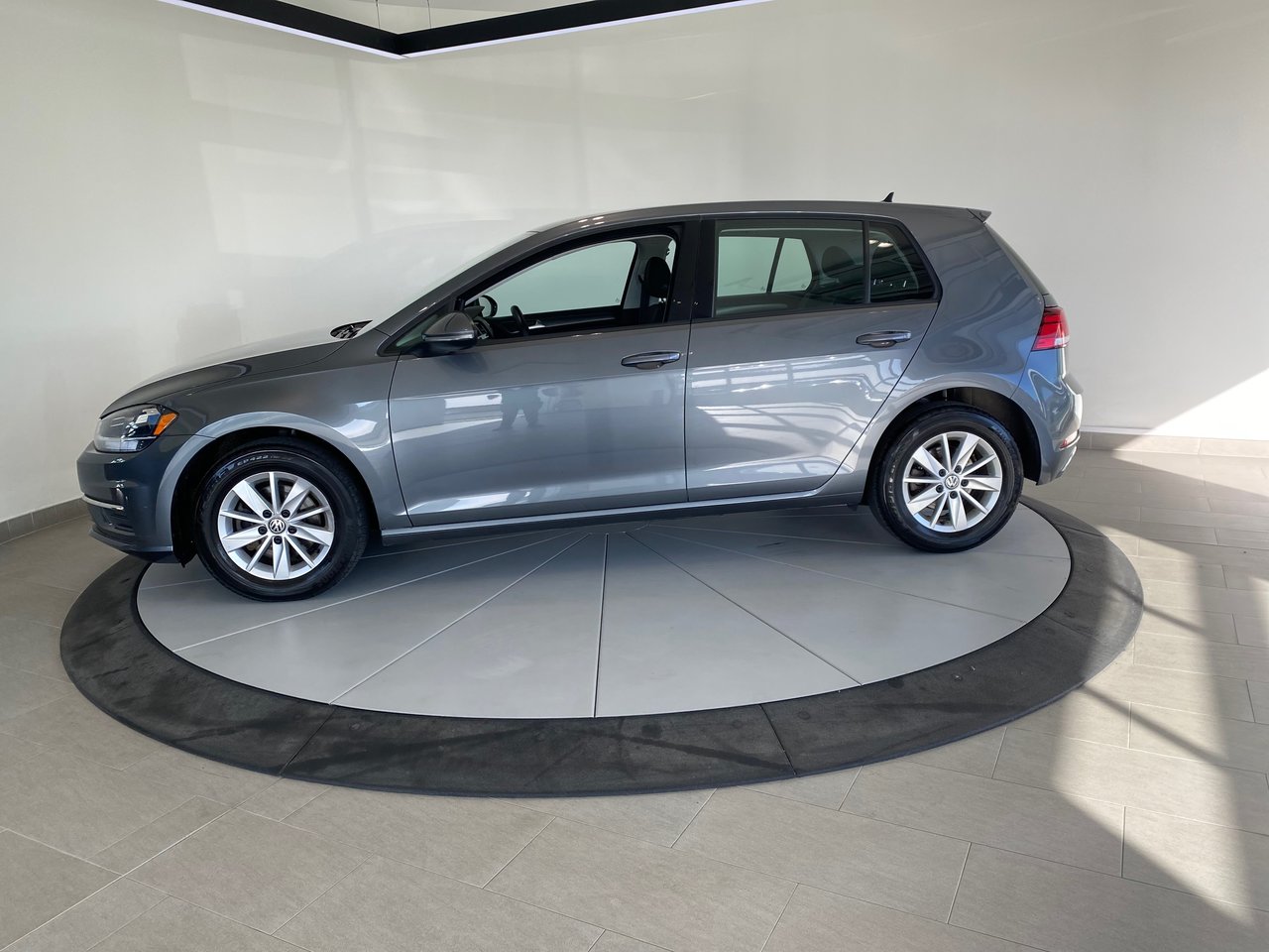 Volkswagen Golf COMFORTLINE + A/C + CARPLAY + CAMERA + BAS KM +++ 2019