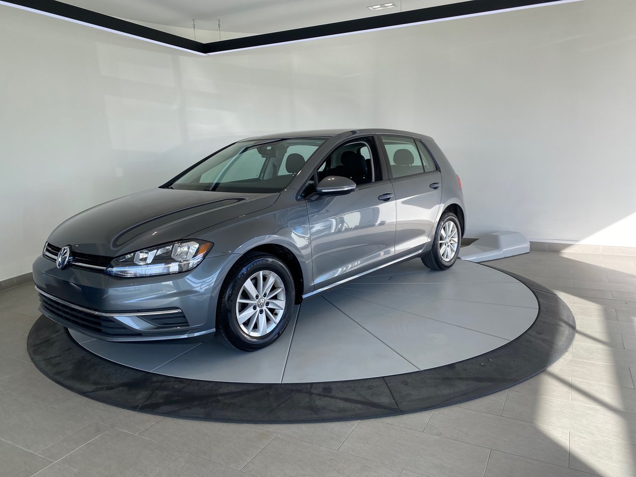 Volkswagen Golf COMFORTLINE + A/C + CARPLAY + CAMERA + BAS KM +++ 2019