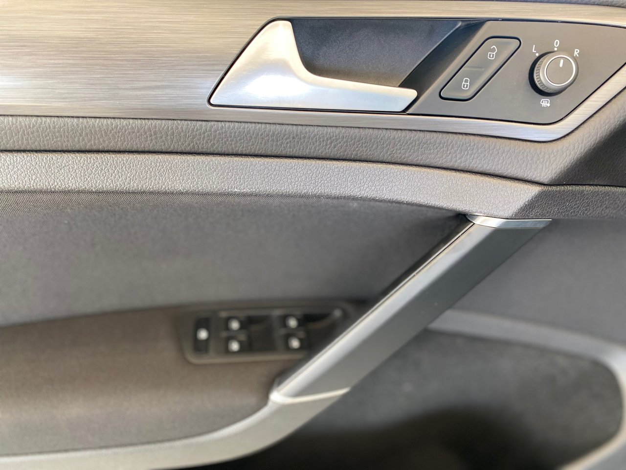 Volkswagen Golf COMFORTLINE + A/C + CARPLAY + CAMERA + BAS KM +++ 2019