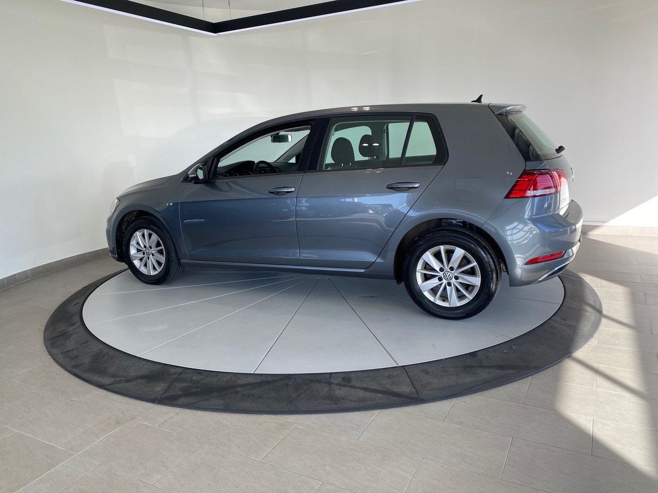 Volkswagen Golf COMFORTLINE + A/C + CARPLAY + CAMERA + BAS KM +++ 2019