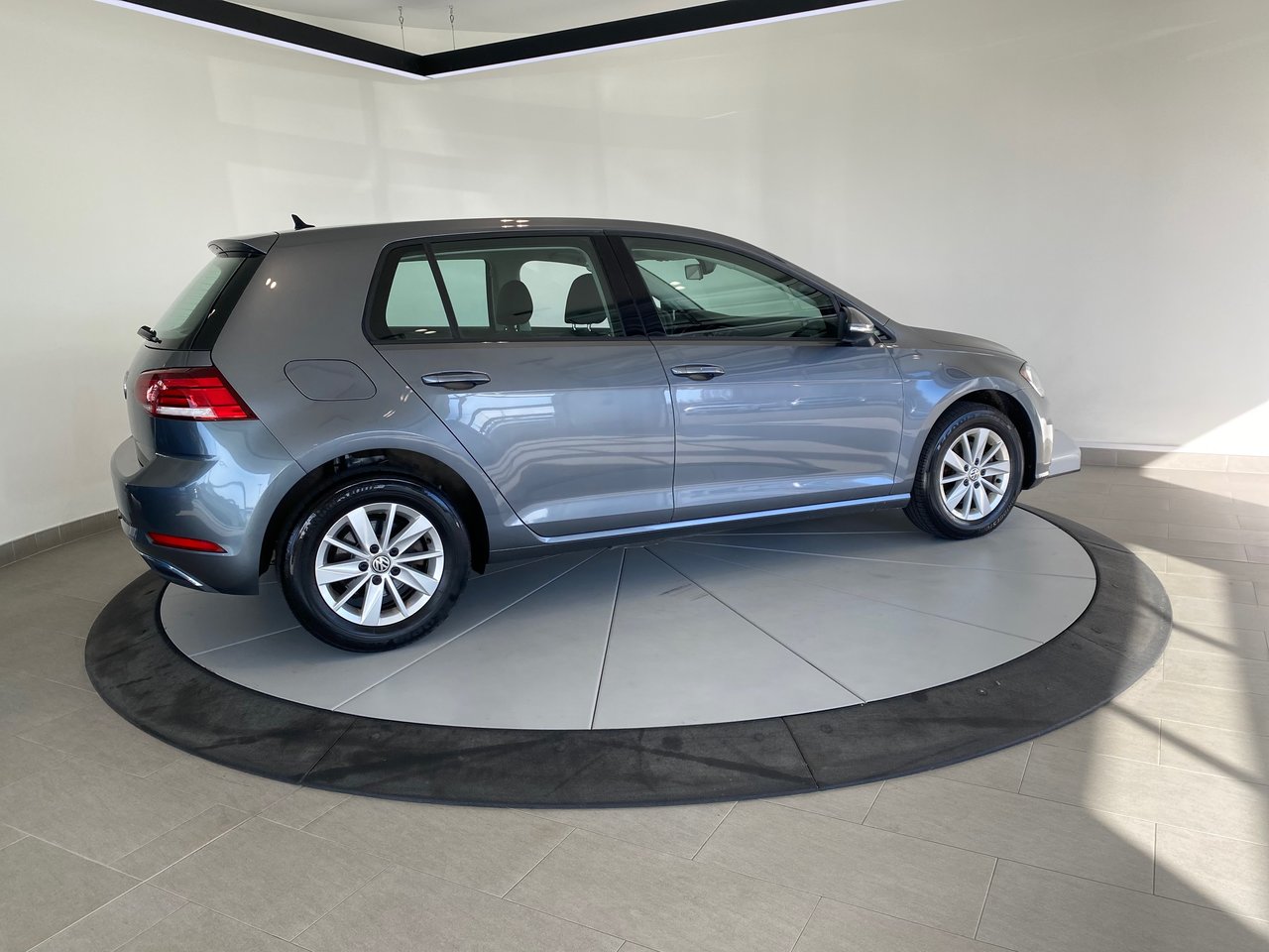 Volkswagen Golf COMFORTLINE + A/C + CARPLAY + CAMERA + BAS KM +++ 2019