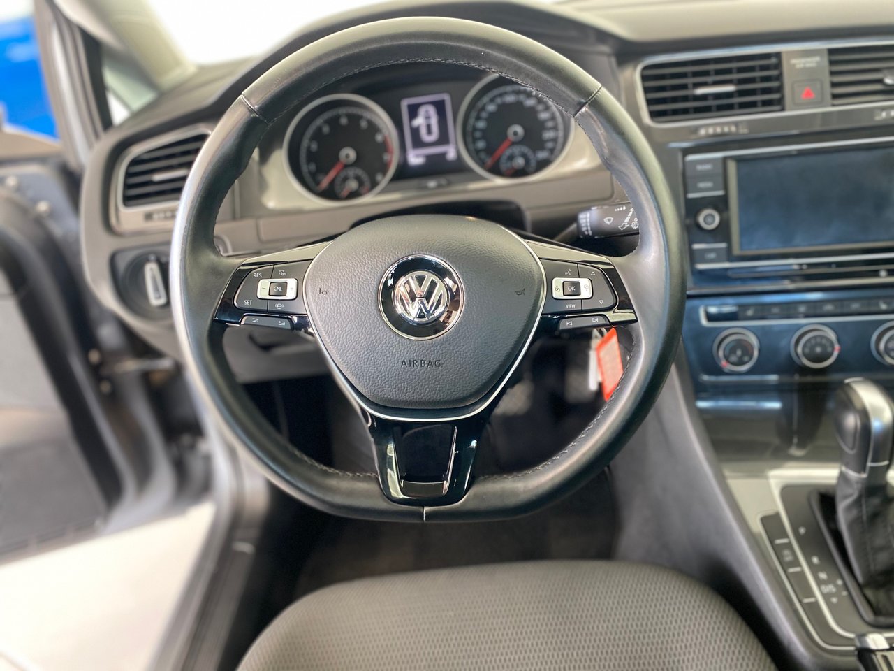 Volkswagen Golf COMFORTLINE + A/C + CARPLAY + CAMERA + BAS KM +++ 2019