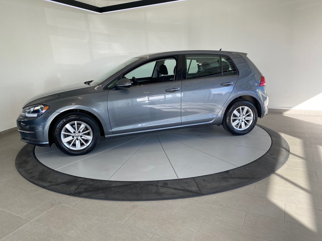 Volkswagen Golf COMFORTLINE + A/C + CARPLAY + CAMERA + BAS KM +++ 2019