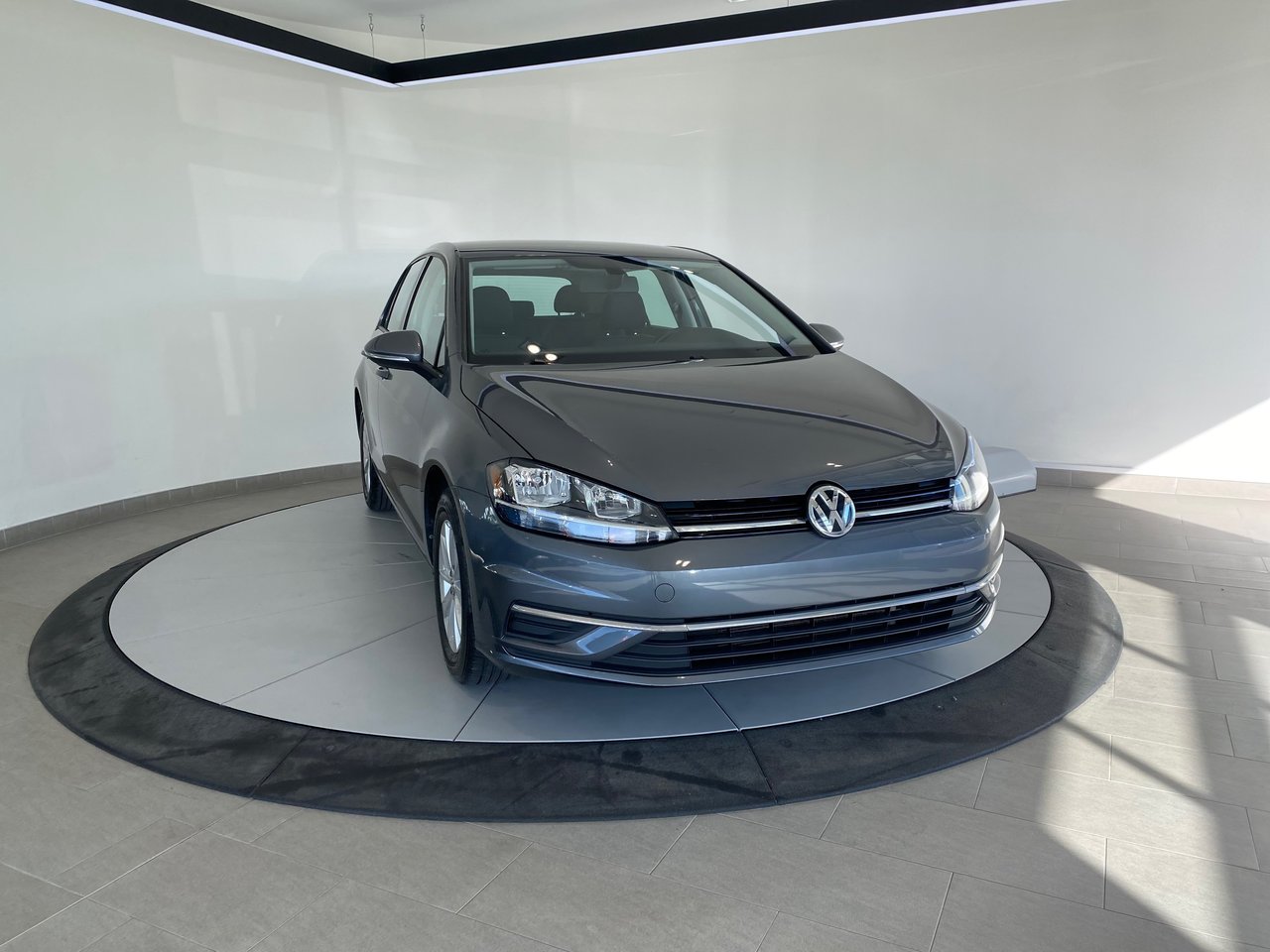Volkswagen Golf COMFORTLINE + A/C + CARPLAY + CAMERA + BAS KM +++ 2019