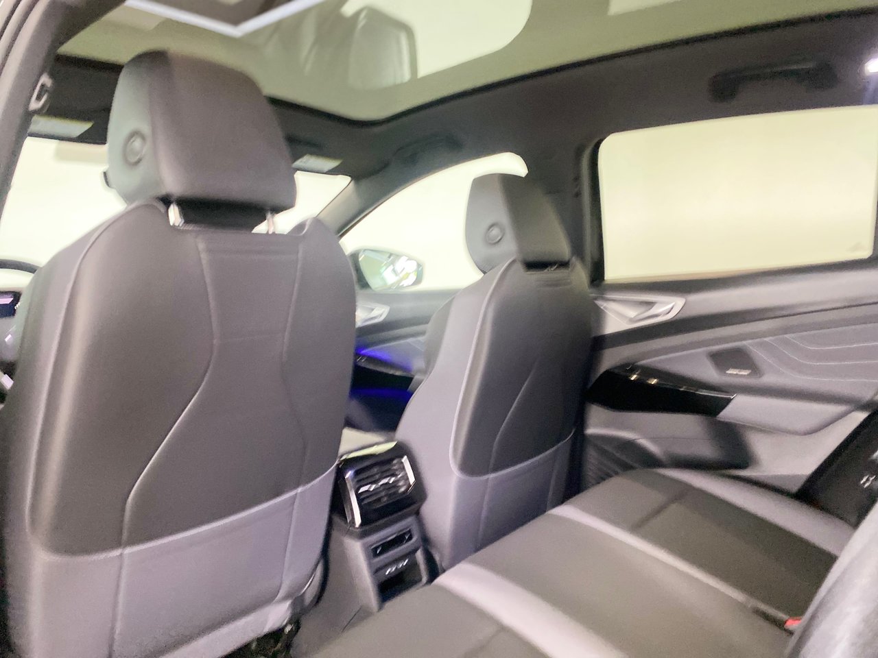 Volkswagen ID.4 PRO S + AWD + CARPLAY + CAMERA + GPS+TOIT+ WOW+++ 2024