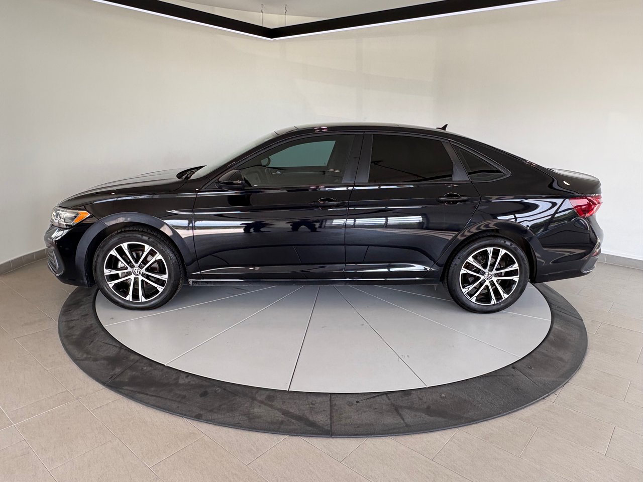 Volkswagen Jetta COMFORTLINE + AC + CARPLAY + NAV + CAMERA+ WOW!++ 2022