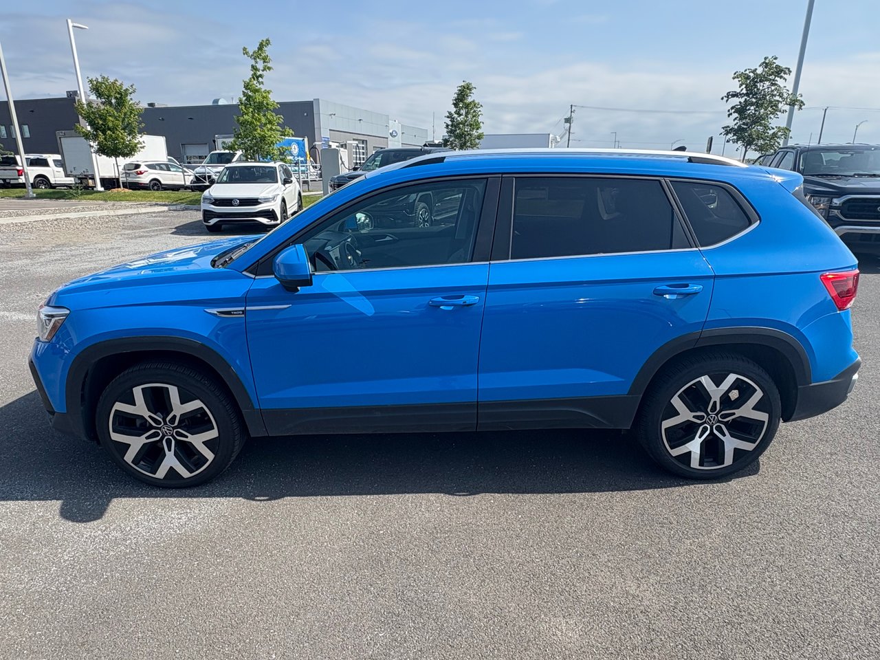 2022 Volkswagen Taos Highline + 4MOTION + CUIR + CARPLAY + NAV + WOW!++