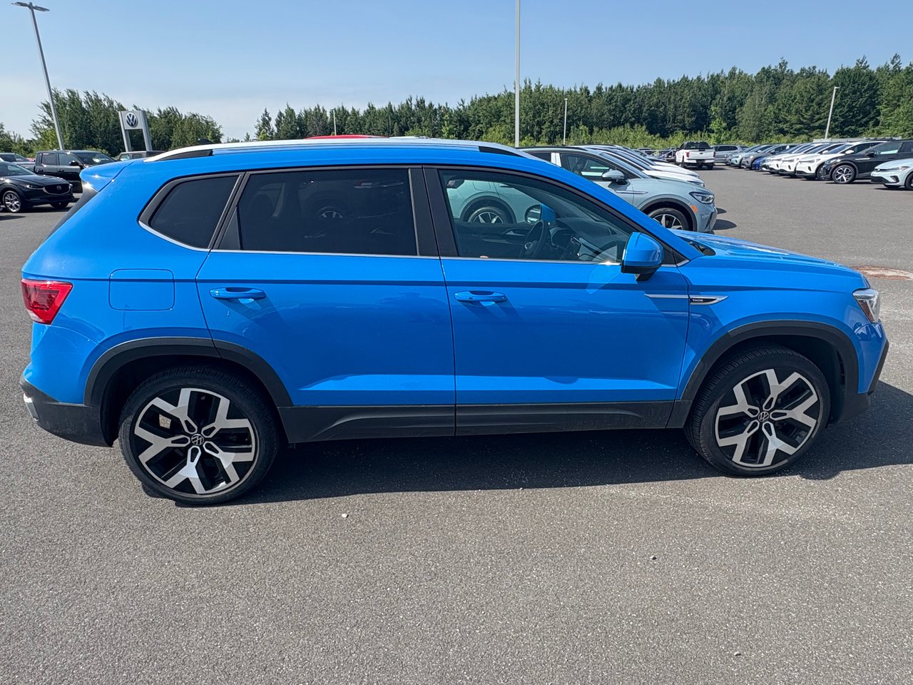 2022 Volkswagen Taos Highline + 4MOTION + CUIR + CARPLAY + NAV + WOW!++