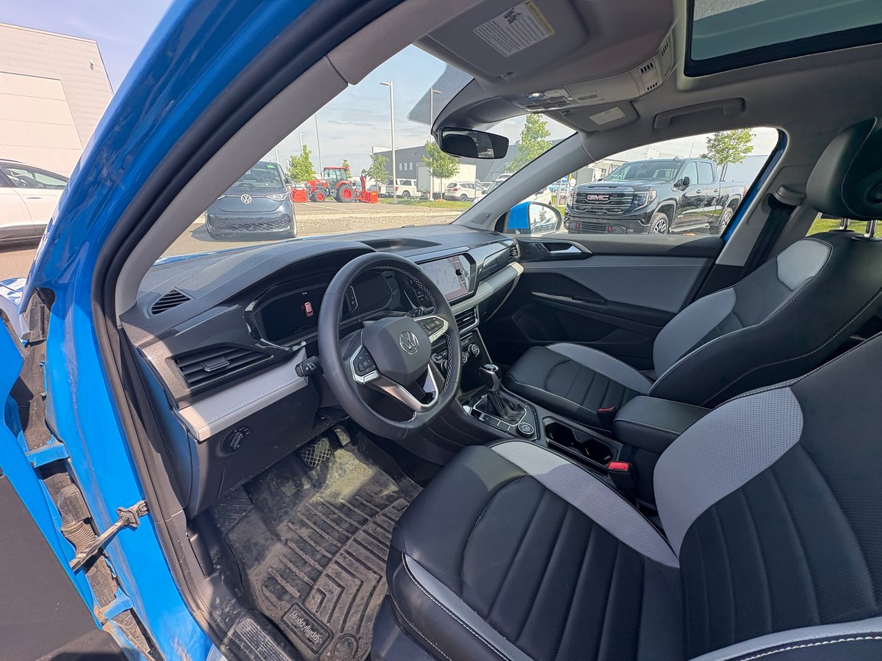 2022 Volkswagen Taos Highline + 4MOTION + CUIR + CARPLAY + NAV + WOW!++