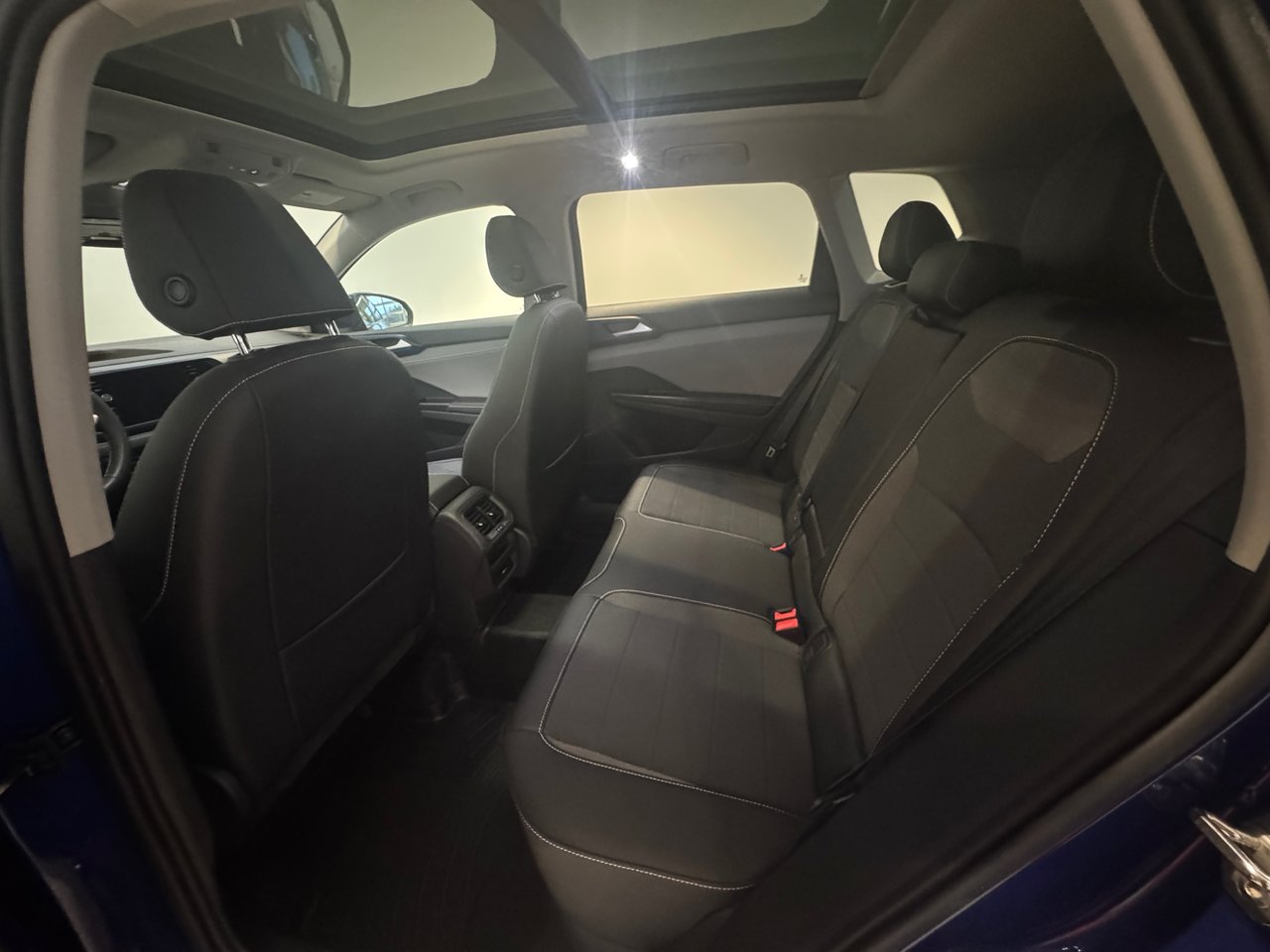 Volkswagen Taos Comfortline + AWD + A/C + CARPLAY + CAMERA + WOW + 2024