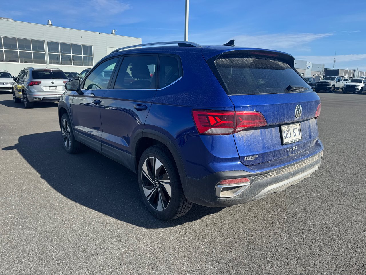 Volkswagen Taos Comfortline + AWD + A/C + CARPLAY + CAMERA + WOW + 2024